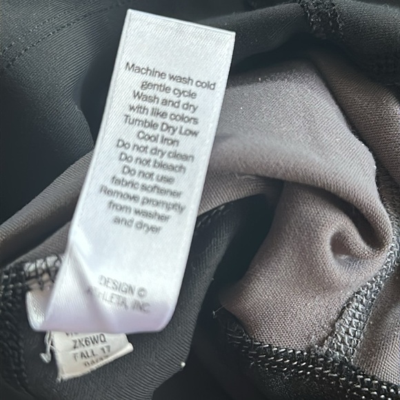 Athleta Stealth TruCool 7/8ths Tight Black Gray Perforated Leggings Small - Picture 11 of 11